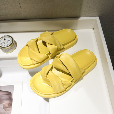 Női bőr papucs lapos talppal és keresztpántokkal