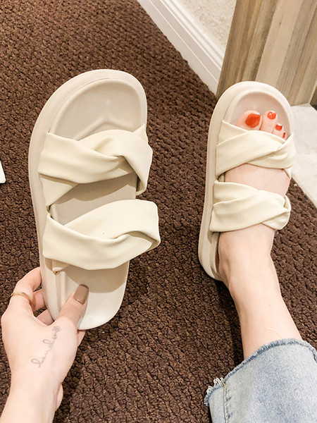 Női bőr papucs lapos talppal és keresztpántokkal