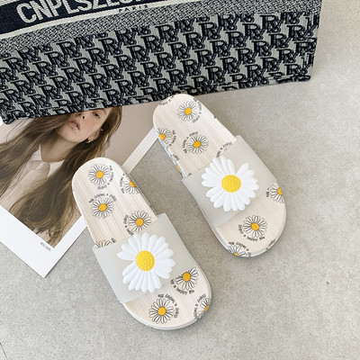 Alkalmi női papucs lapos talppal és virágos rátéttel