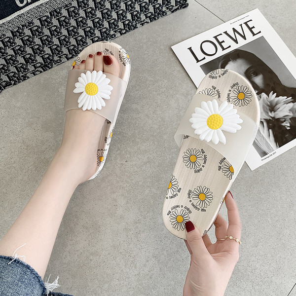 Alkalmi női papucs lapos talppal és virágos rátéttel