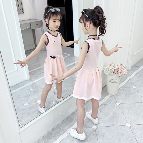 Gyerekruha hímzéssel és széles pántokkal