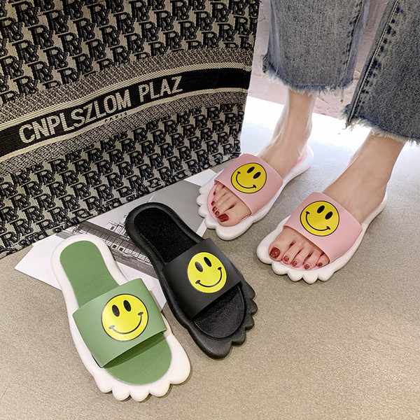 Női gumipapucs lapos talppal és rátéttel