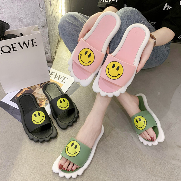 Női gumipapucs lapos talppal és rátéttel