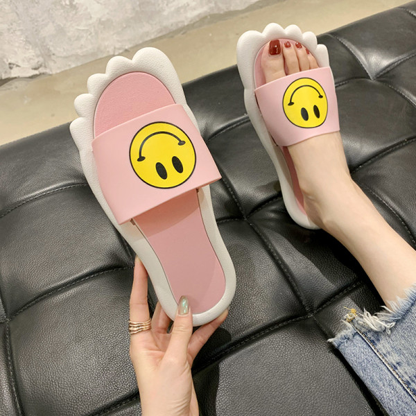 Női gumipapucs lapos talppal és rátéttel