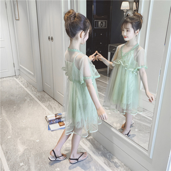 Gyerekruha spitz nyakkivágással és tüllel