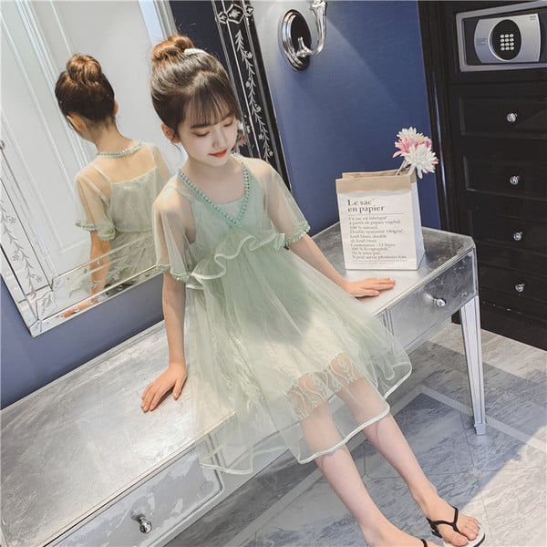 Gyerekruha spitz nyakkivágással és tüllel