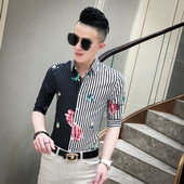 Dviejų atspalvių dryžuoti vyriški marškiniai su 3/4 rankovėmis ir gėlių motyvais