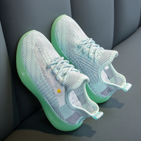 Детски маратонки с бродерия и връзки за момичета