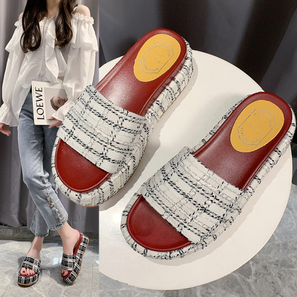 Дамски модерни чехли с висока подметка 