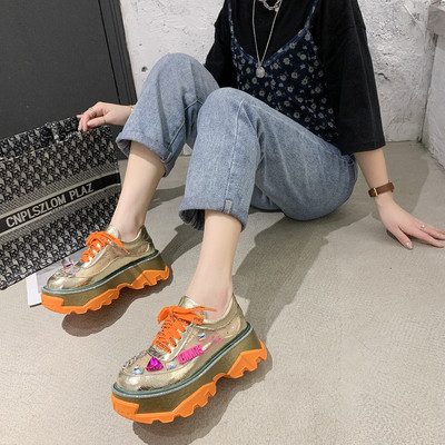 Дамски маратонки с мрежа и цветни връзки 