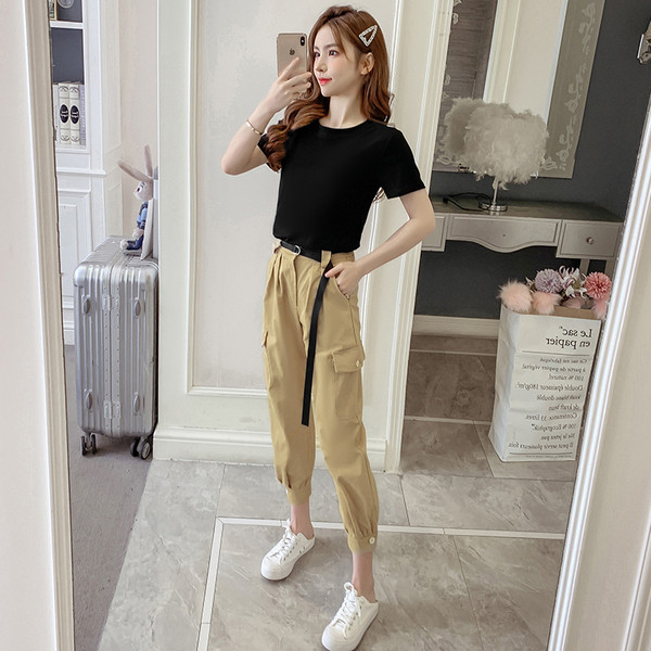 Дамски ежедневен панталон с джобове и висока талия в бежов цвят