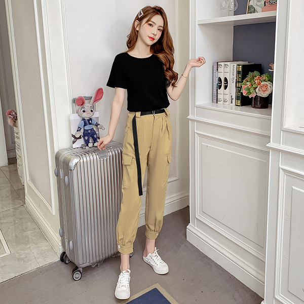 Дамски ежедневен панталон с джобове и висока талия в бежов цвят