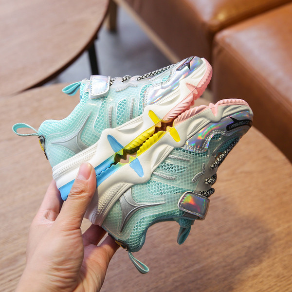 Laisvalaikiai vaikiški sportbačiai grubiu padu mergaitėms