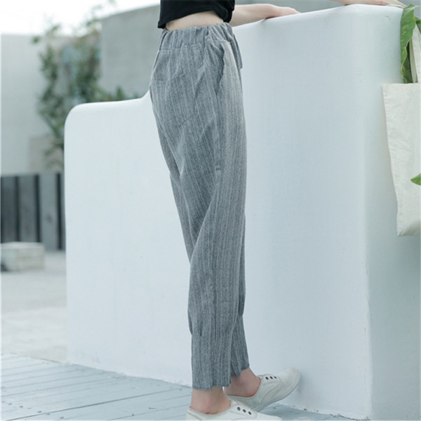 Ženske hlače s elastikom u struku - široki model u sivoj boji