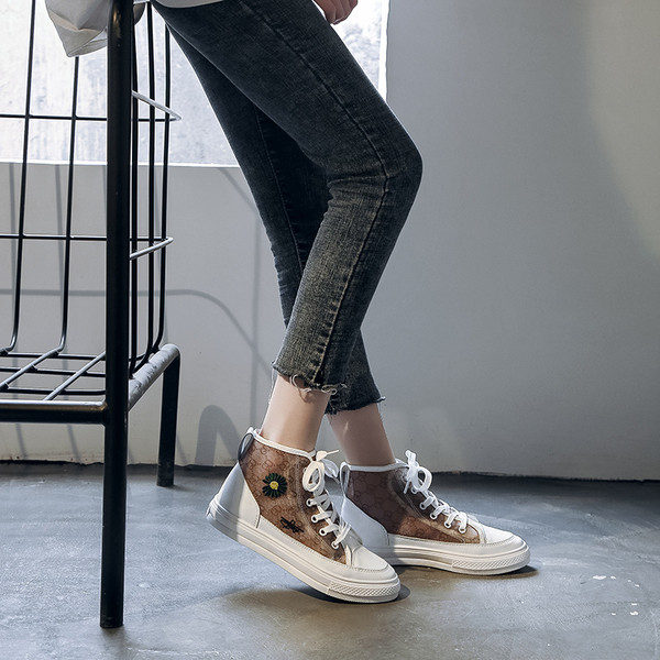 Ženske ležerne tenisice s ravnim potplatom i mrežicom