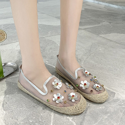 Novi model ženskih modernih cipela sa ravnim đonom i mrežicom