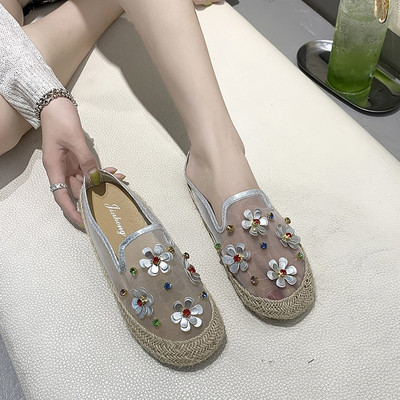 Novi model ženskih modernih cipela sa ravnim đonom i mrežicom