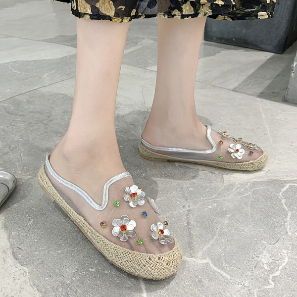 Novi model ženskih modernih cipela sa ravnim đonom i mrežicom