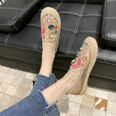 Γυναικεία μοντέρνα παπούτσια με επίπεδη σόλα και πέτρινα στοιχεία