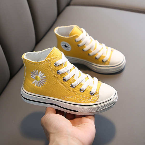 Детски кецове с бродерия и връзки за момичета