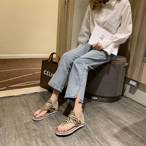 Дамски стилни сандали с равна подметка и животински принт 