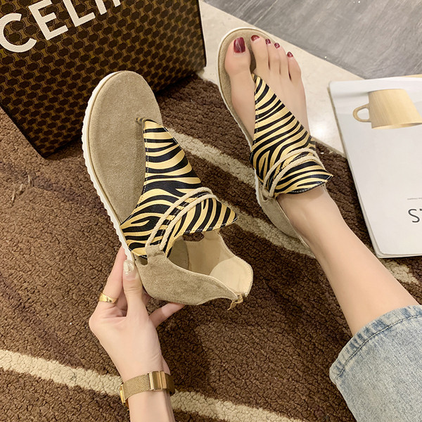 Дамски стилни сандали с равна подметка и животински принт 