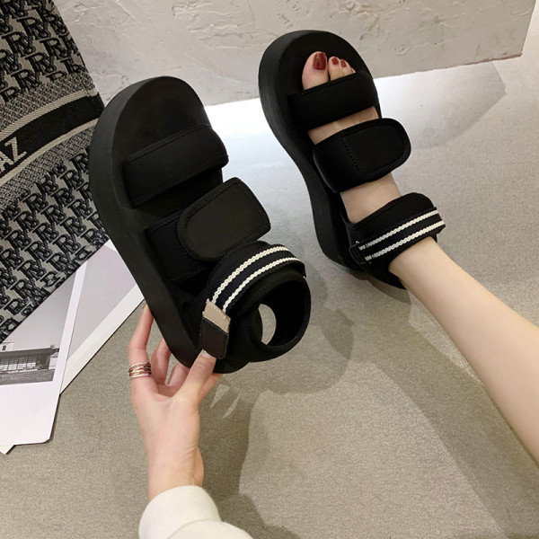 НОВО Дамски модерни сандали с висока подметка и велкро лепенки 