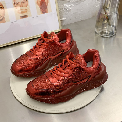 Дамски модерни маратонки с лъскав ефект 