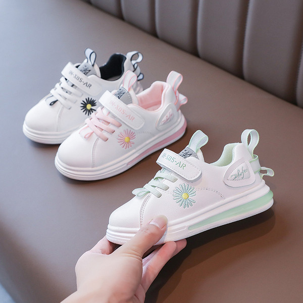 Vaikiški laisvalaikio sportbačiai su siuvinėjimais ir lipdukais mergaitėms