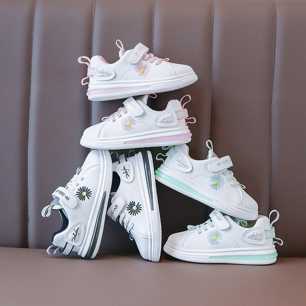 Vaikiški laisvalaikio sportbačiai su siuvinėjimais ir lipdukais mergaitėms