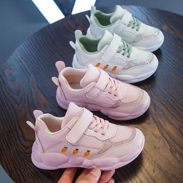 Детски маратонки за момичета с апликация и лепенка