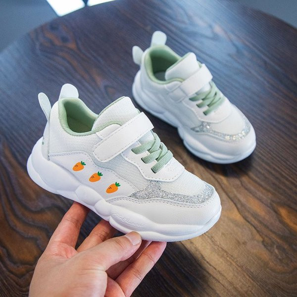 Детски маратонки за момичета с апликация и лепенка