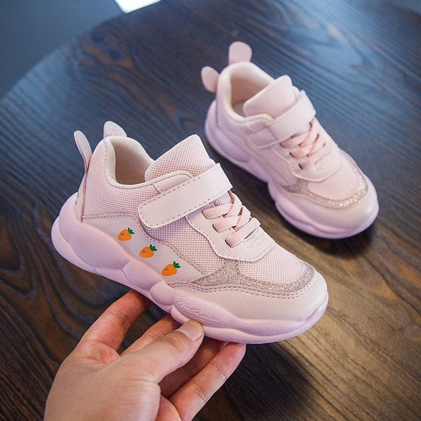 Детски маратонки за момичета с апликация и лепенка