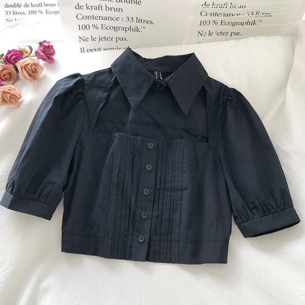 Kratka ženska košulja s gumbima i klasičnim ovratnikom