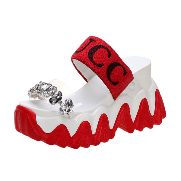 Novi model ženskih modernih sandala sa visokim grubim đonom