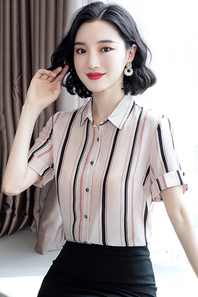 Раирана дамска риза с класическа яка и къси ръкави