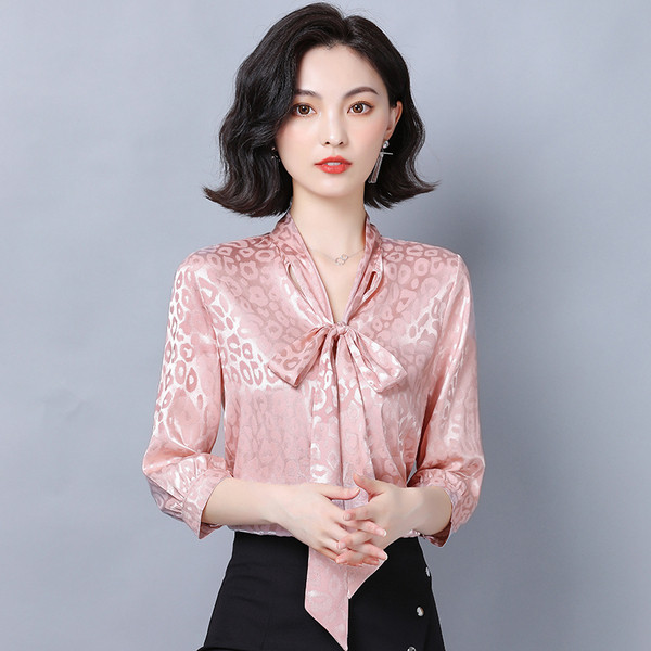 Модерна дамска риза от сатен с панделка 