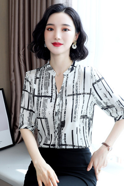 Актуална дамска риза с 3/4 ръкав и V-образно деколте