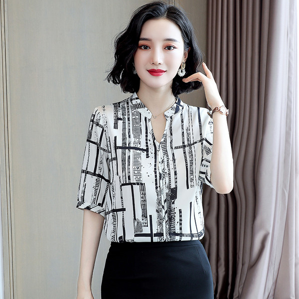 Актуална дамска риза с 3/4 ръкав и V-образно деколте