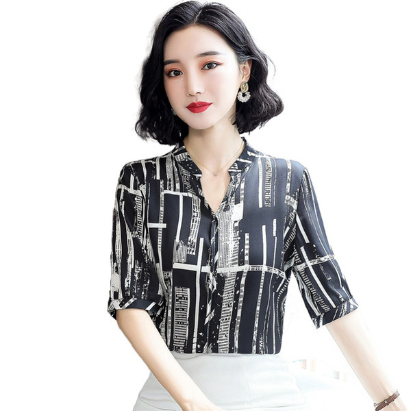 Актуална дамска риза с 3/4 ръкав и V-образно деколте