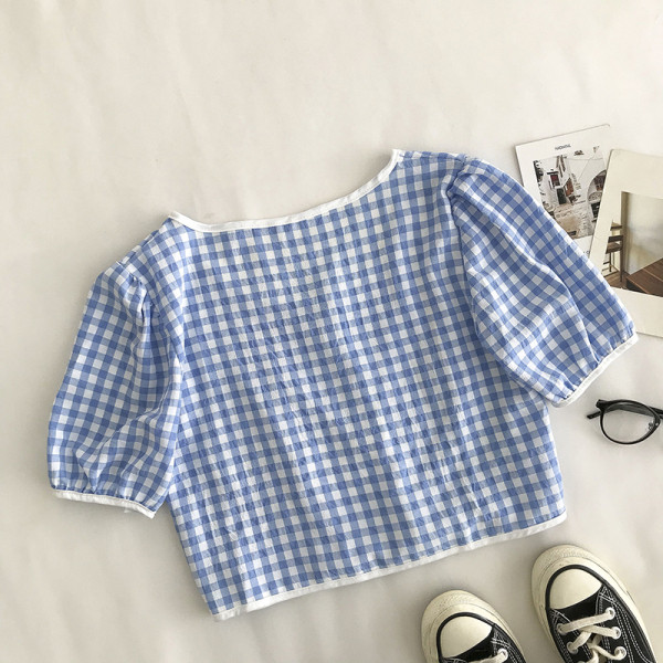 Къса карирана риза с обло деколте и копчета