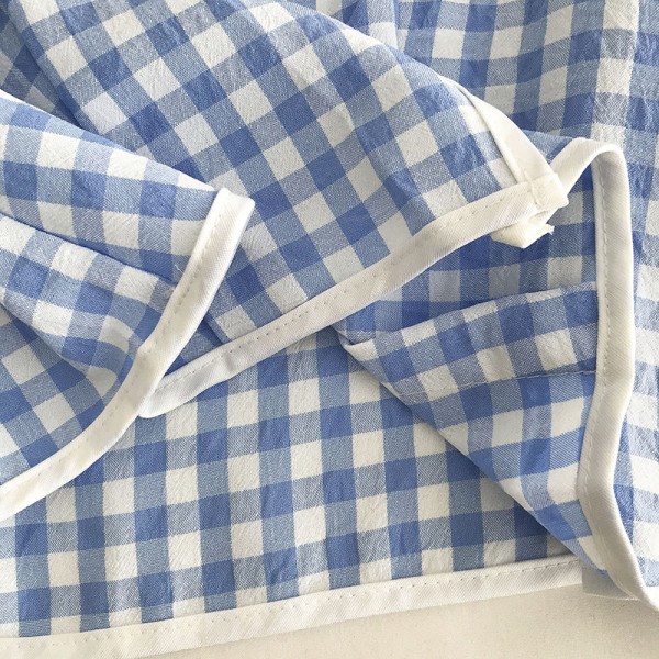 Къса карирана риза с обло деколте и копчета