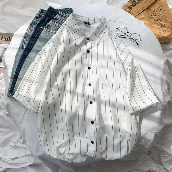 Раирана мъжка риза с къс ръкав, копчета и джоб