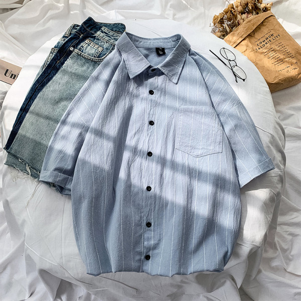 Раирана мъжка риза с къс ръкав, копчета и джоб