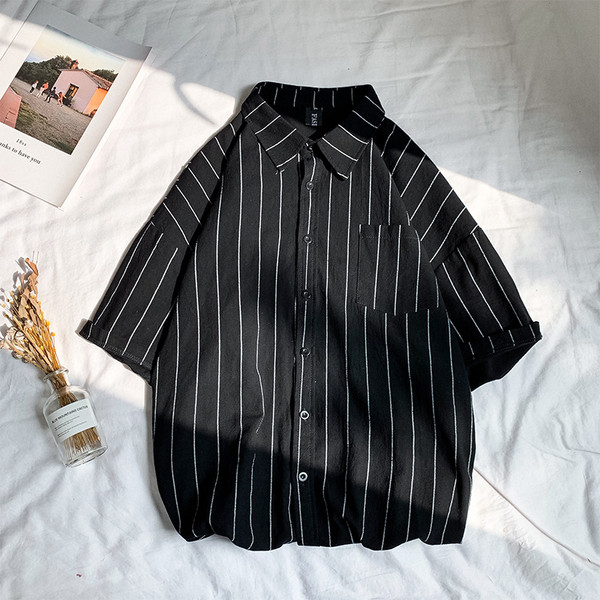 Раирана мъжка риза с къс ръкав, копчета и джоб