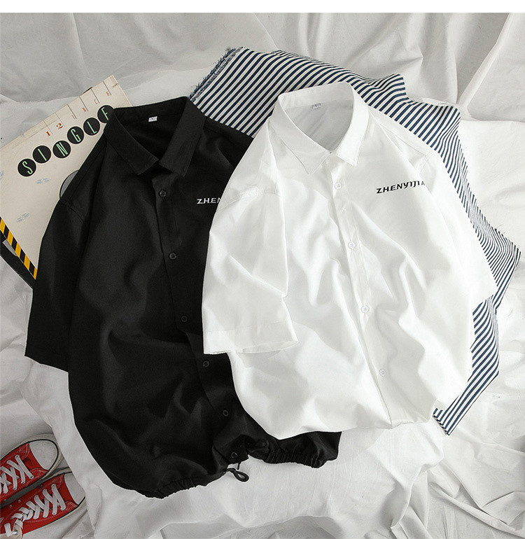 Ежедневна мъжка риза с класическа яка, къс ръкав и надпис