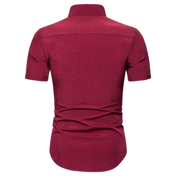 Вталена мъжка риза с класическа яка, къс ръкав и копчета