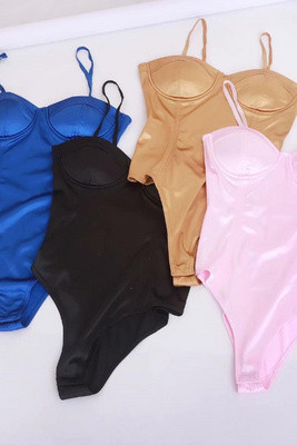 Целокупен сатенен бански костюм в розово, черно, синьо и златисто