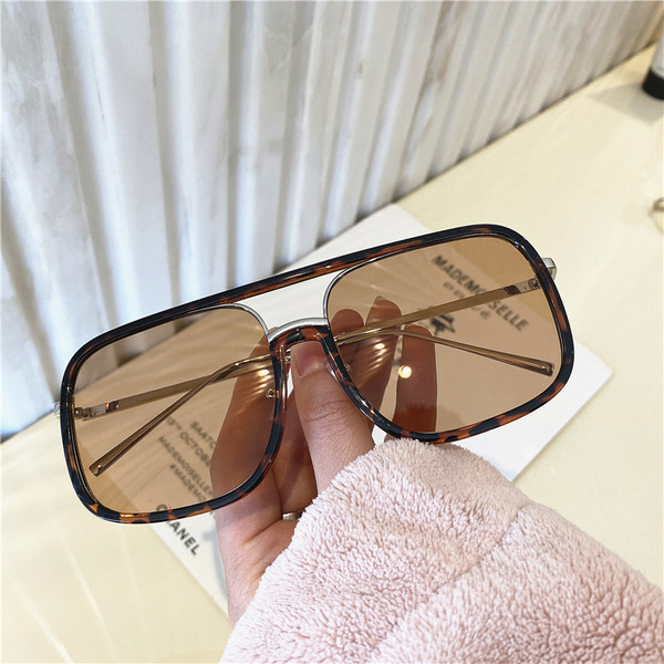 Модерни дамски слънчеви очила с тънки рамки