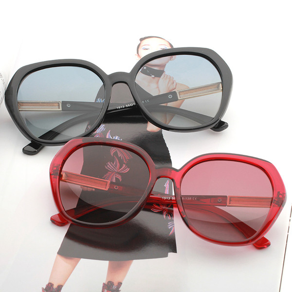 Модерни дамски слънчеви очила в кръгла форма